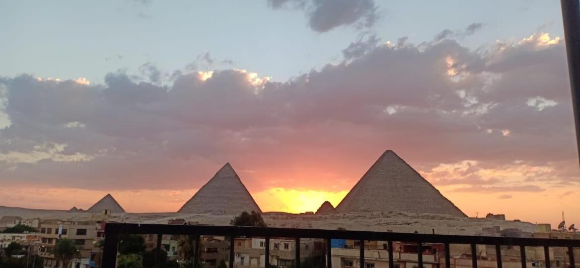 Carpet Alaadein Pyramids View Hotel Kafrat al Jabal Bagian luar foto