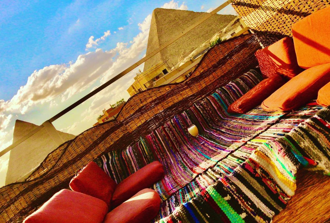 Carpet Alaadein Pyramids View Hotel Kafrat al Jabal Bagian luar foto